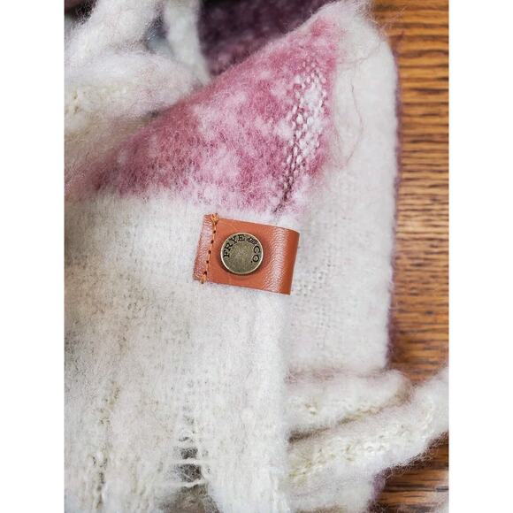 New! Frye Scarf Fringe Long Womens Cream Striped Large‎ Western Soft Fuzzy Knit - Picture 3 of 8